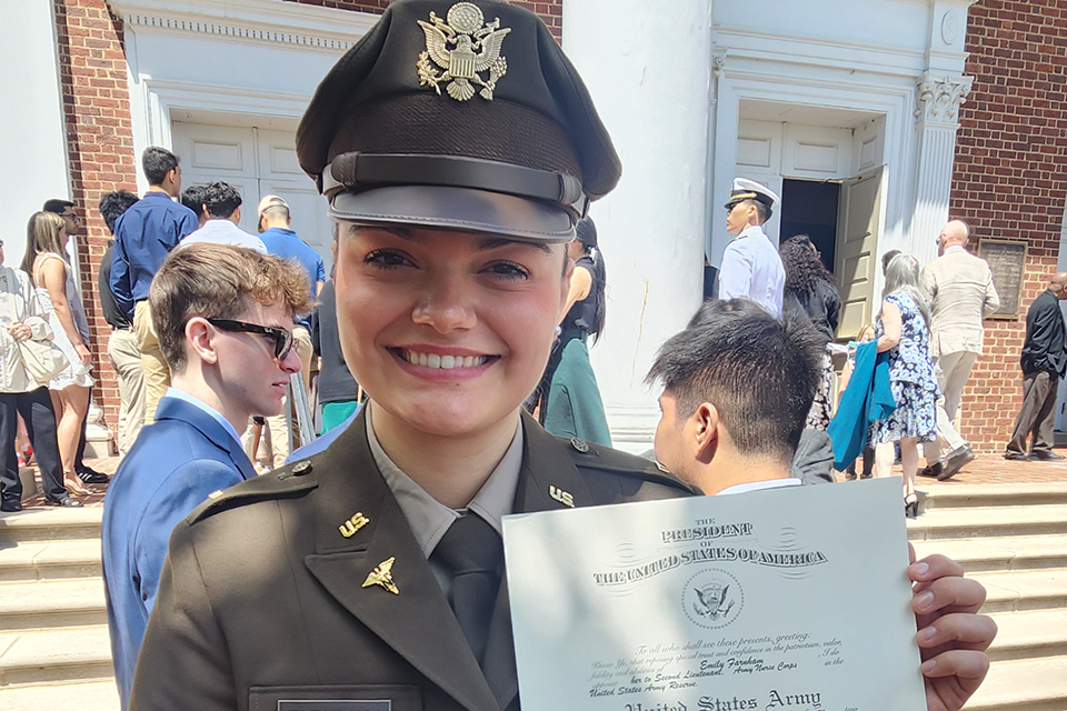 UMSON Army Reserve Officers' Training Corps 2nd Lt. Emily Farnham, BSN ’25.