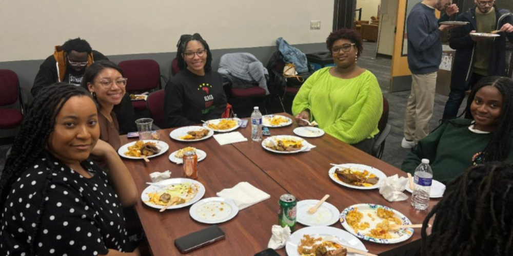 Students enjoy mac and cheese dishes in the Campus Center
