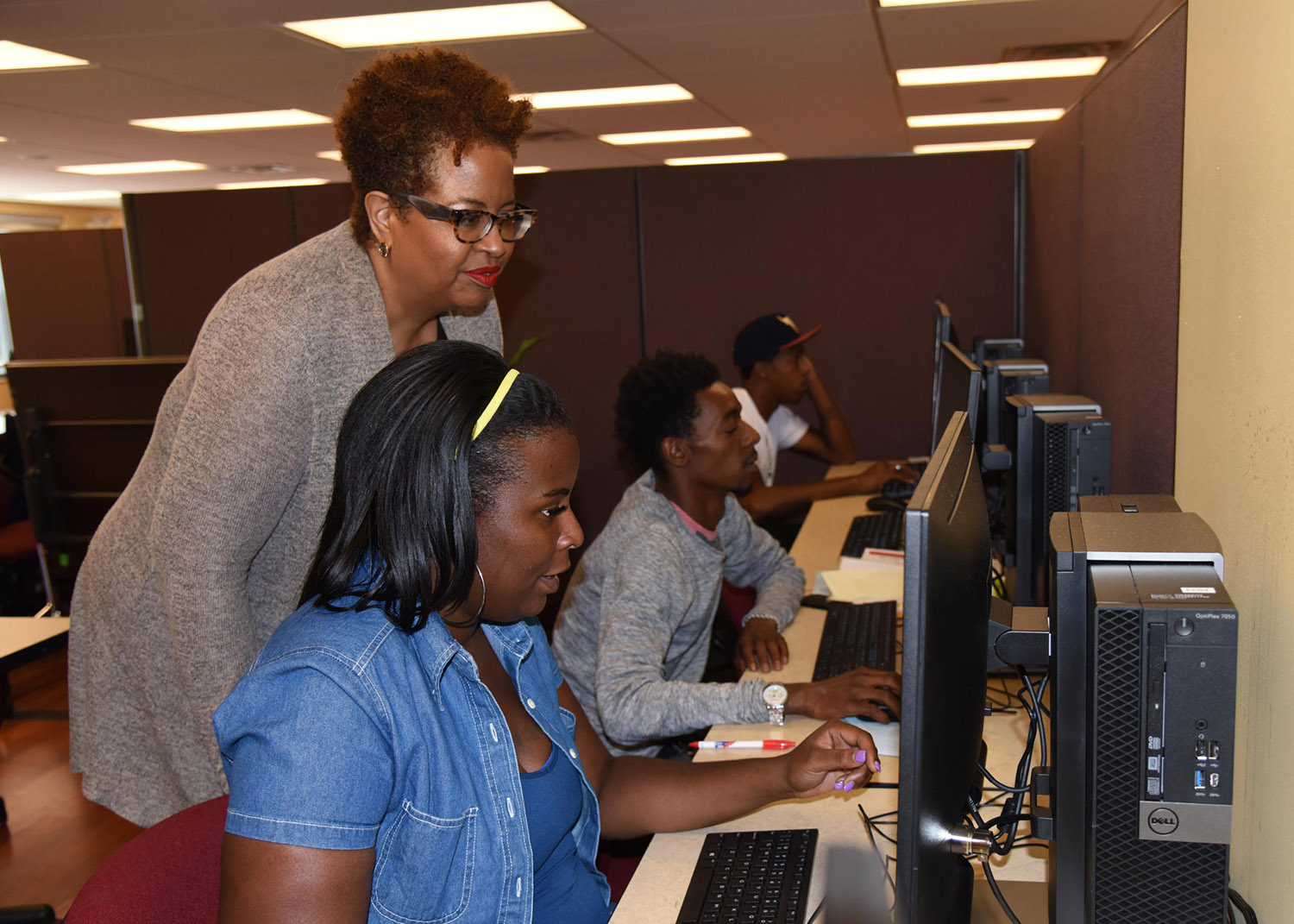 Lisa Rawlings helping out in the computer lab